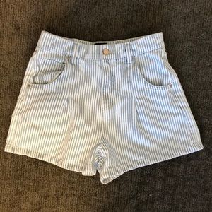 Super cute striped short shorts.